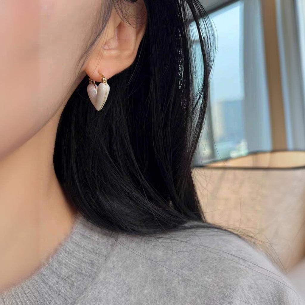 Women's Mild Luxury Retro Drop Oil Love Ear Clip Sweet Refined Rings
