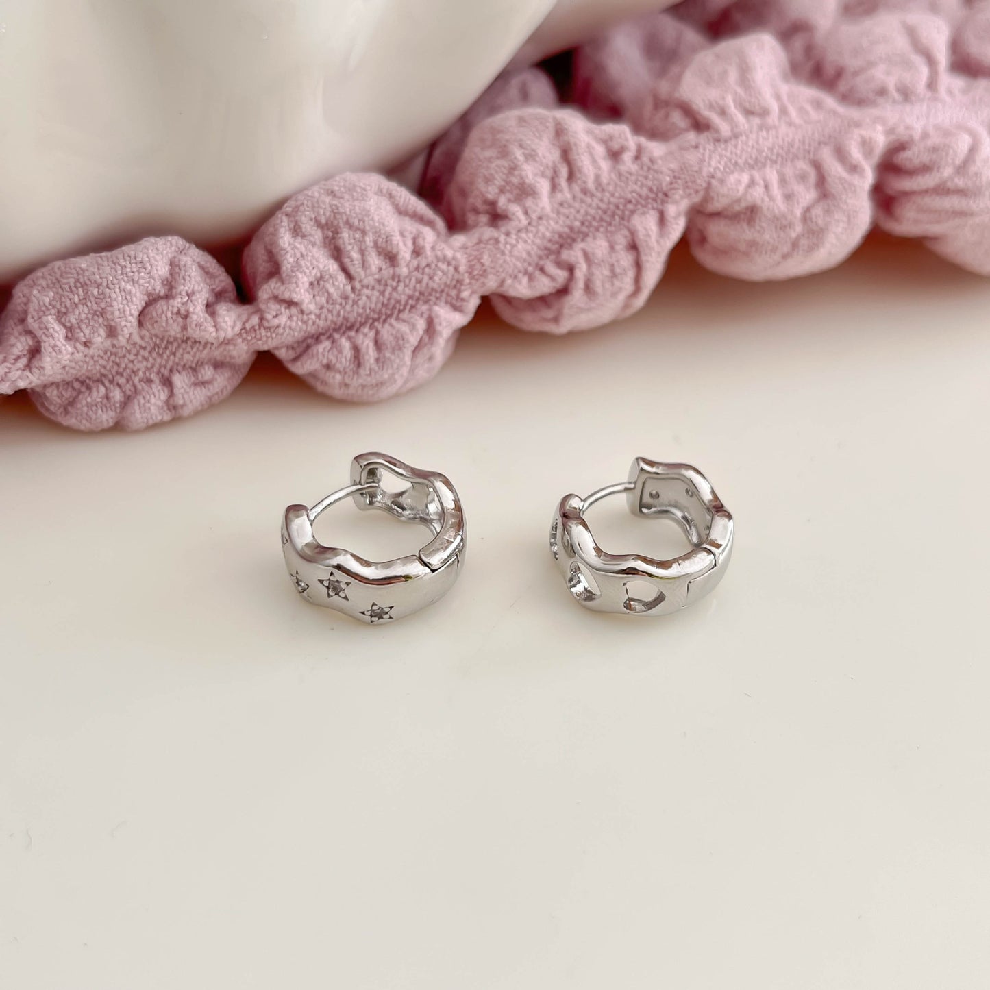 Women's Korean Style Star Hollow Clip Simple Commuter Earrings