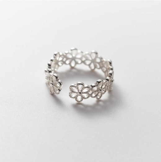 Women's Hand-woven Sweet Cutout Flower Exquisite Lace Rings