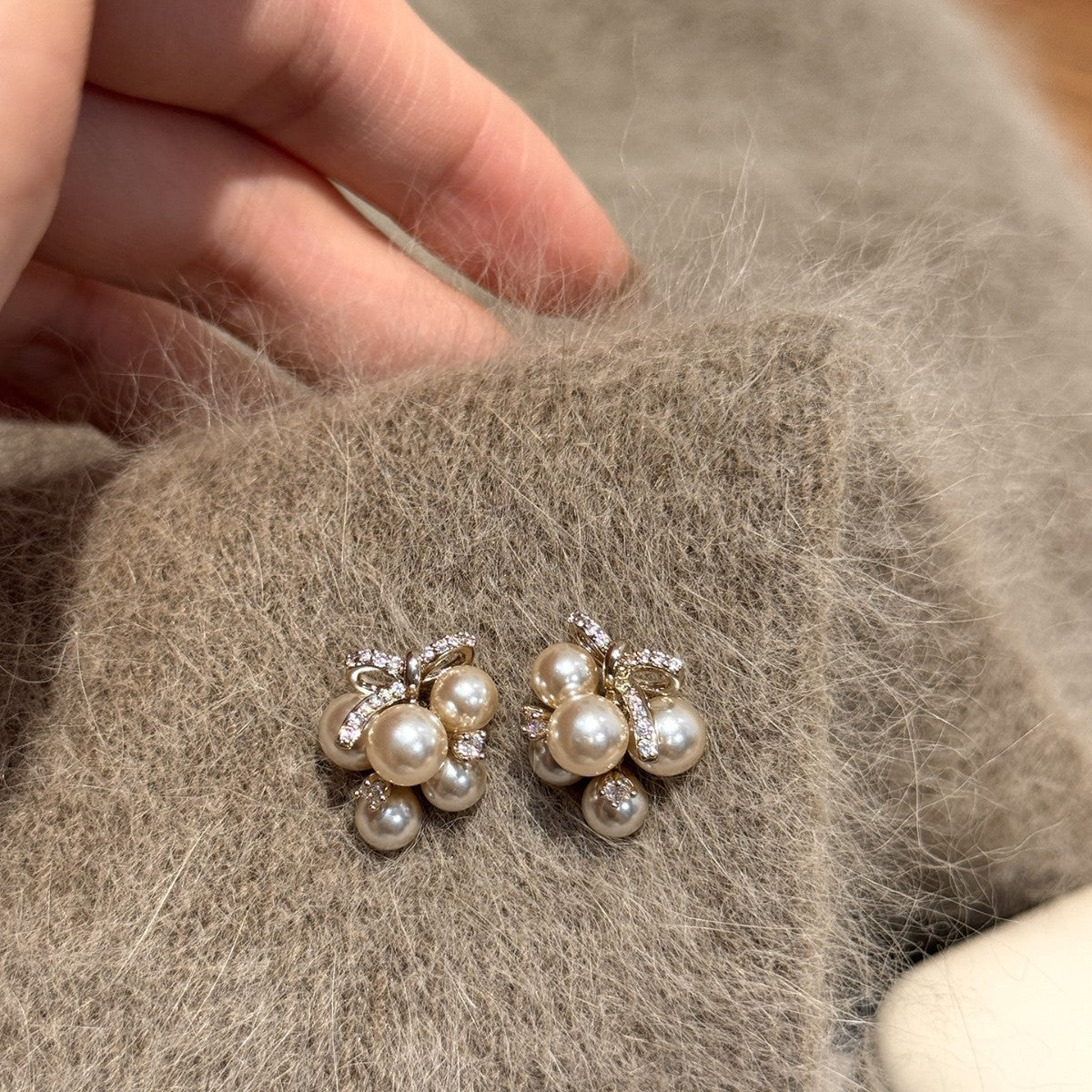 Design Gentle Mocha Mousse Pearl Grape Tassel Unique Earrings