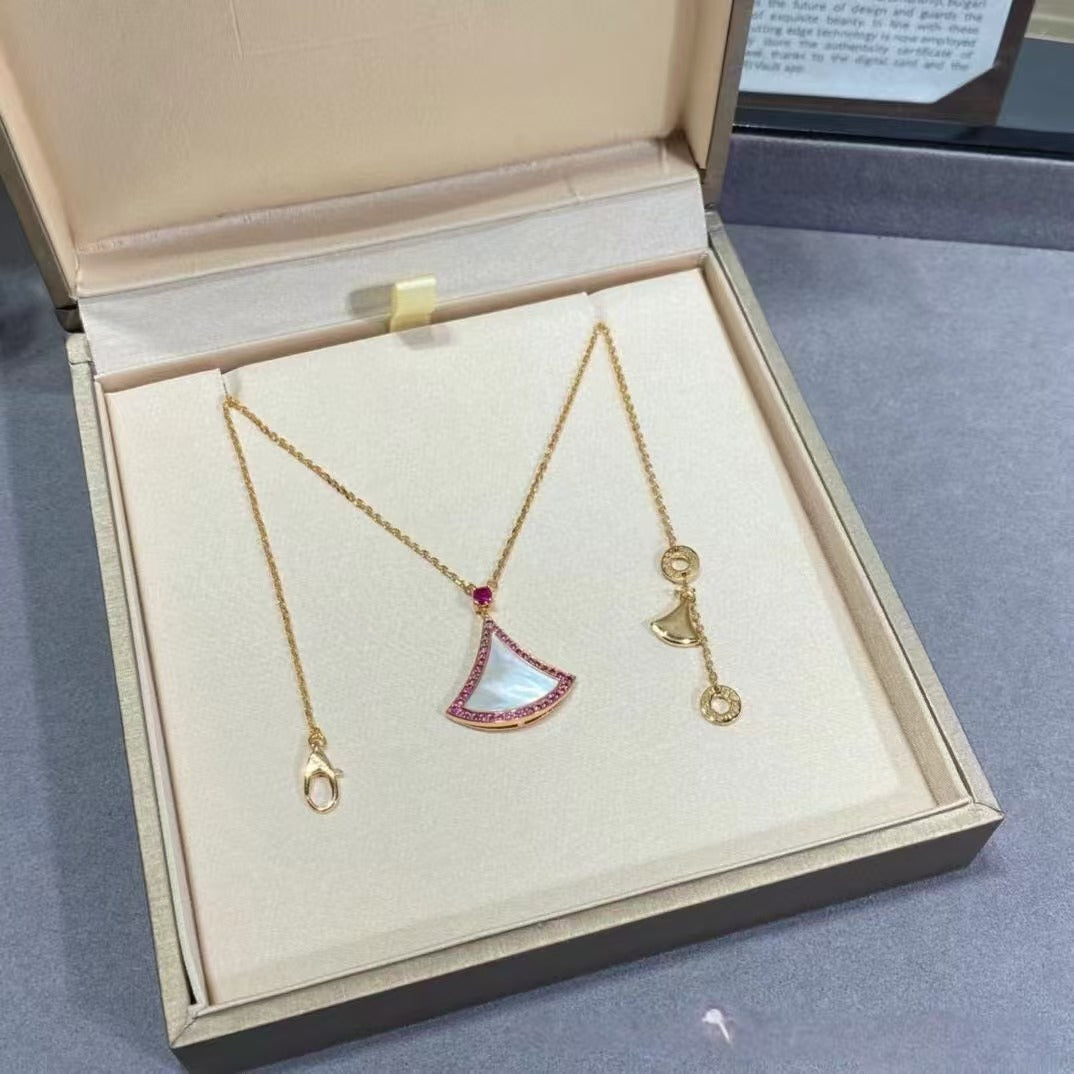 Version Fan-shaped Fritillary Female Rose Gold Necklaces