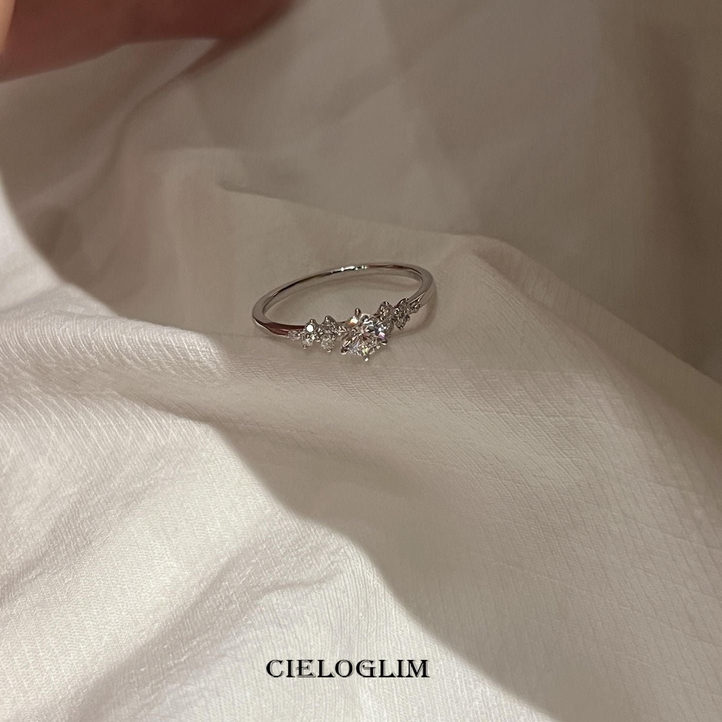 Feeling Shiny Zircon Female Gentle Temperament Open Diamond Index Finger Rings