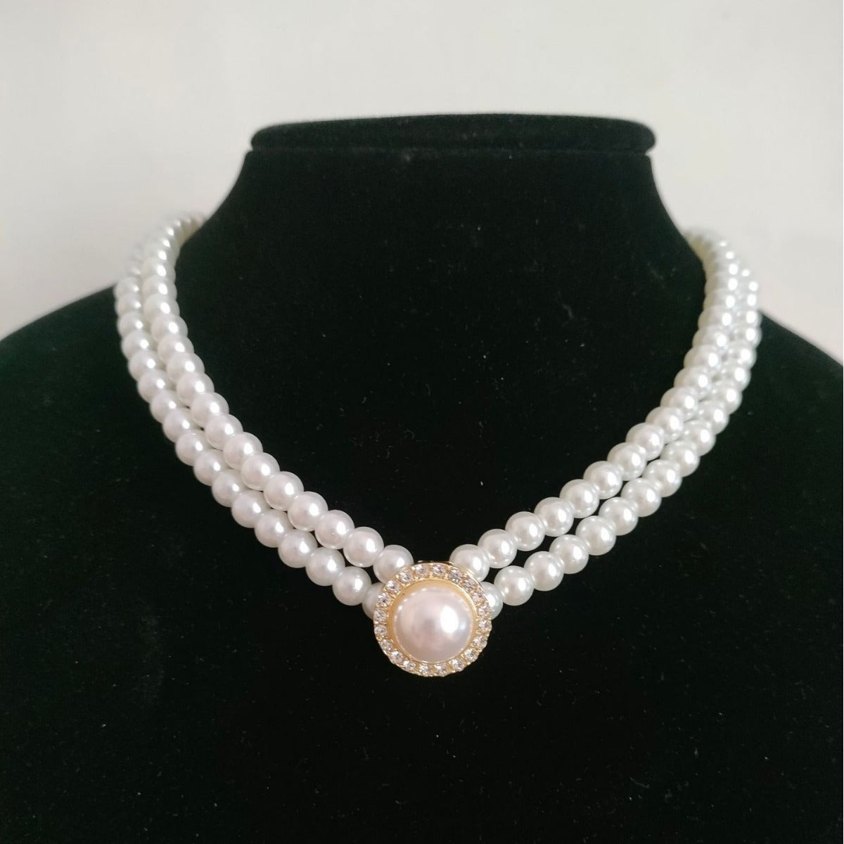 Women's Elegant Retro Pearl Temperament Wild French Style Short Clavicle Necklace