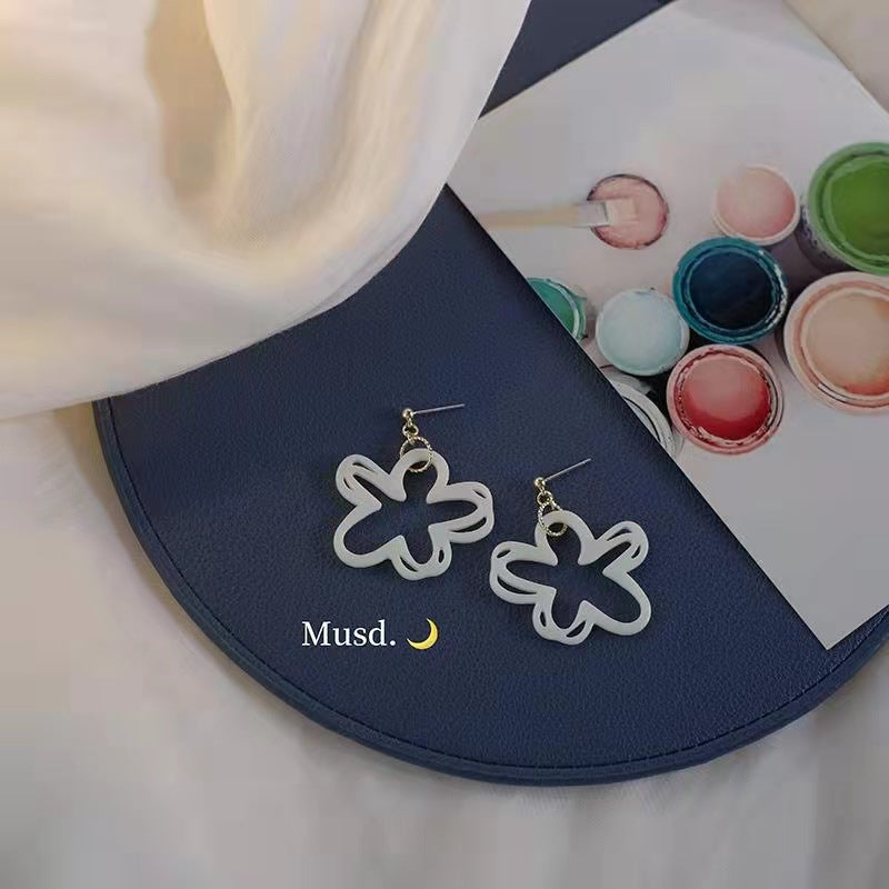 Women's Needle Super Fairy Hollow White Flower Sweet Ear Clip Retro Earrings