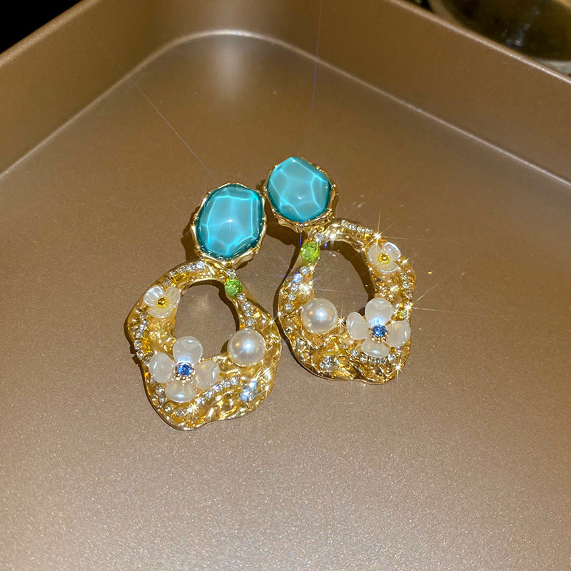 Women's Pearl Flower Fashionable High-grade French Entry Earrings