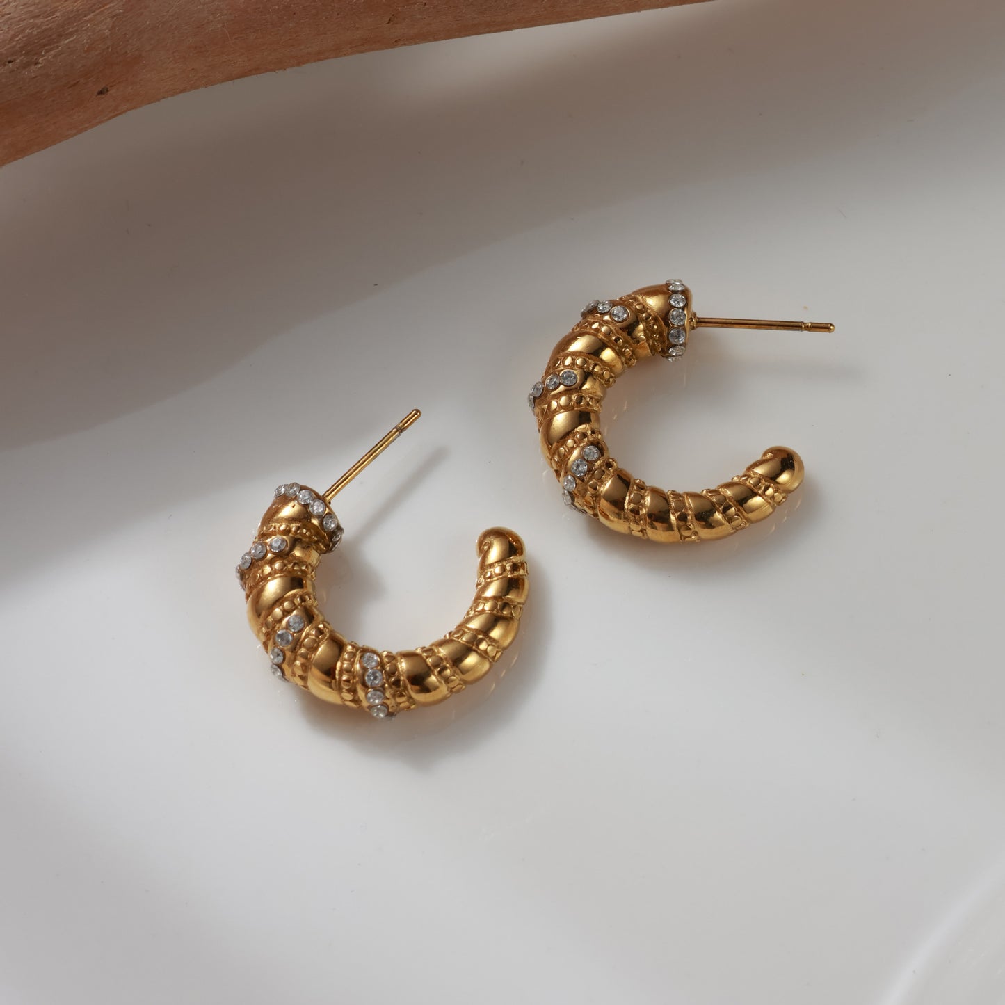 Gold-plated Stainless Steel Type Twist Pattern Rhinestone Stud Earrings