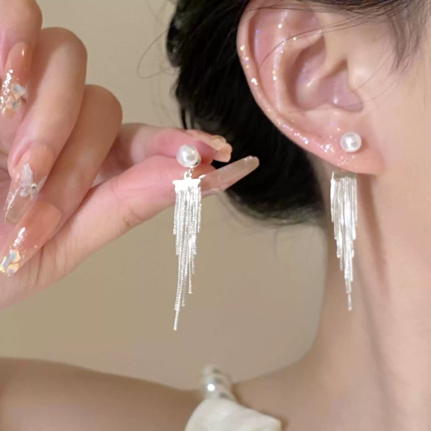 Charming Women's Bow Pearl Light Luxury Earrings