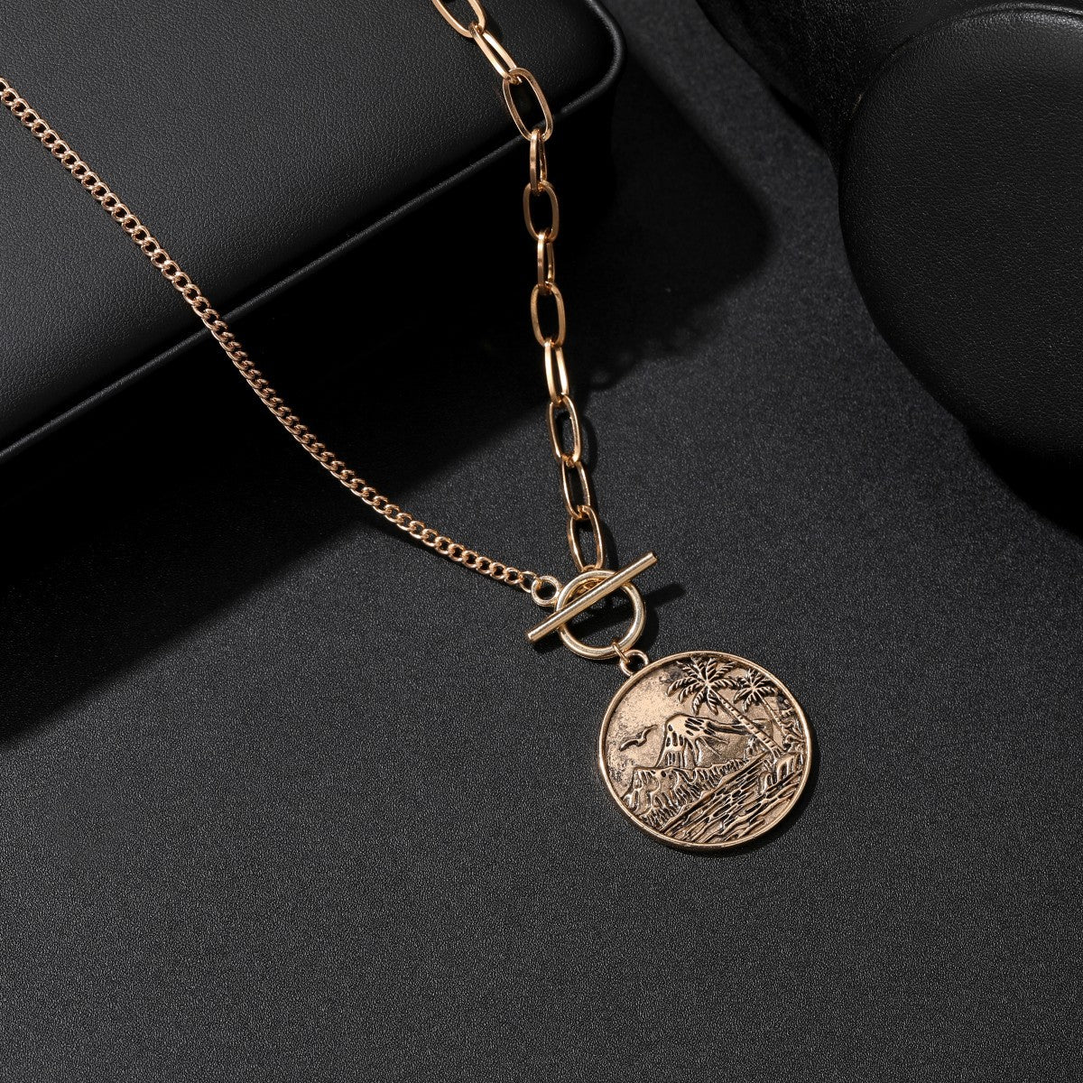 Women's Alloy Stitching Chain Vintage Fuji Ye Necklaces