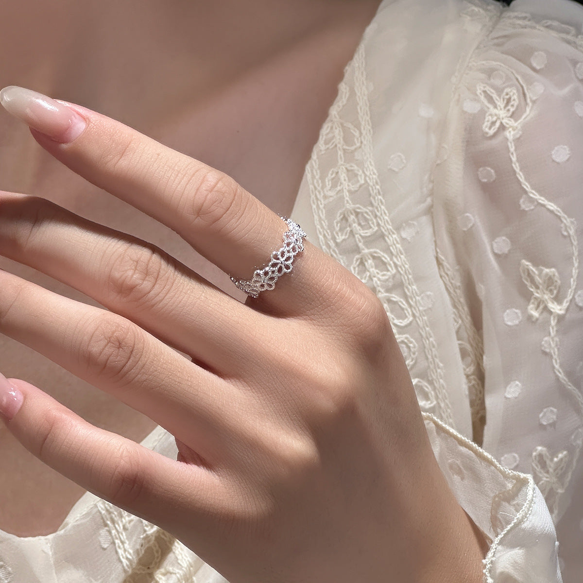 Women's Hand-woven Sweet Cutout Flower Exquisite Lace Rings