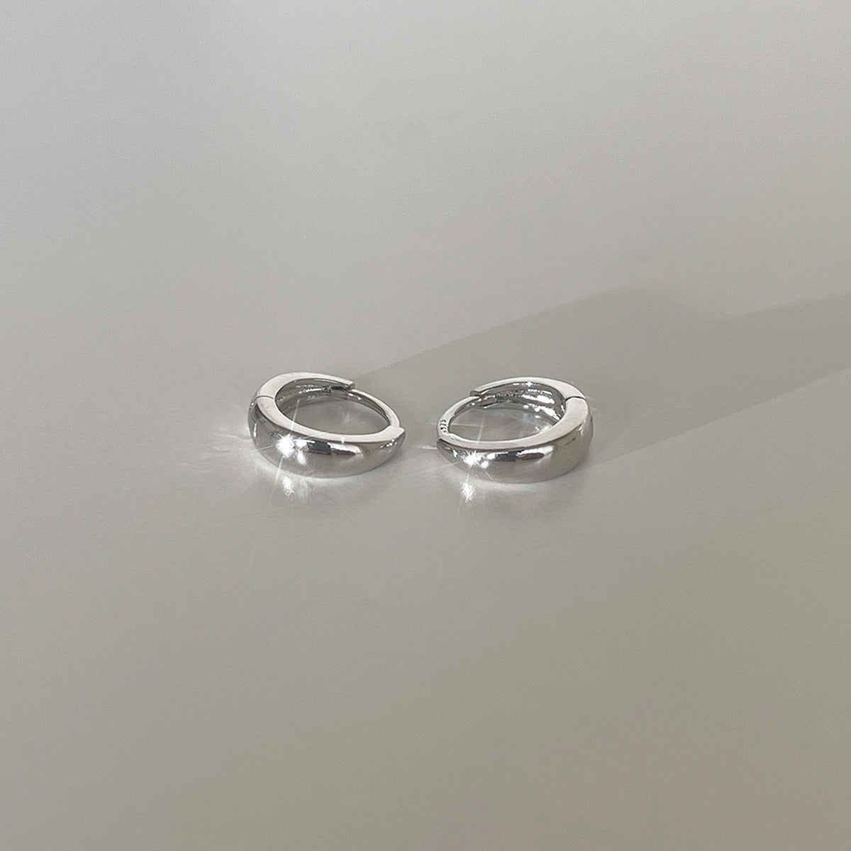 Women's High-grade Zircon Design Simple Sier Pin Ear Earrings