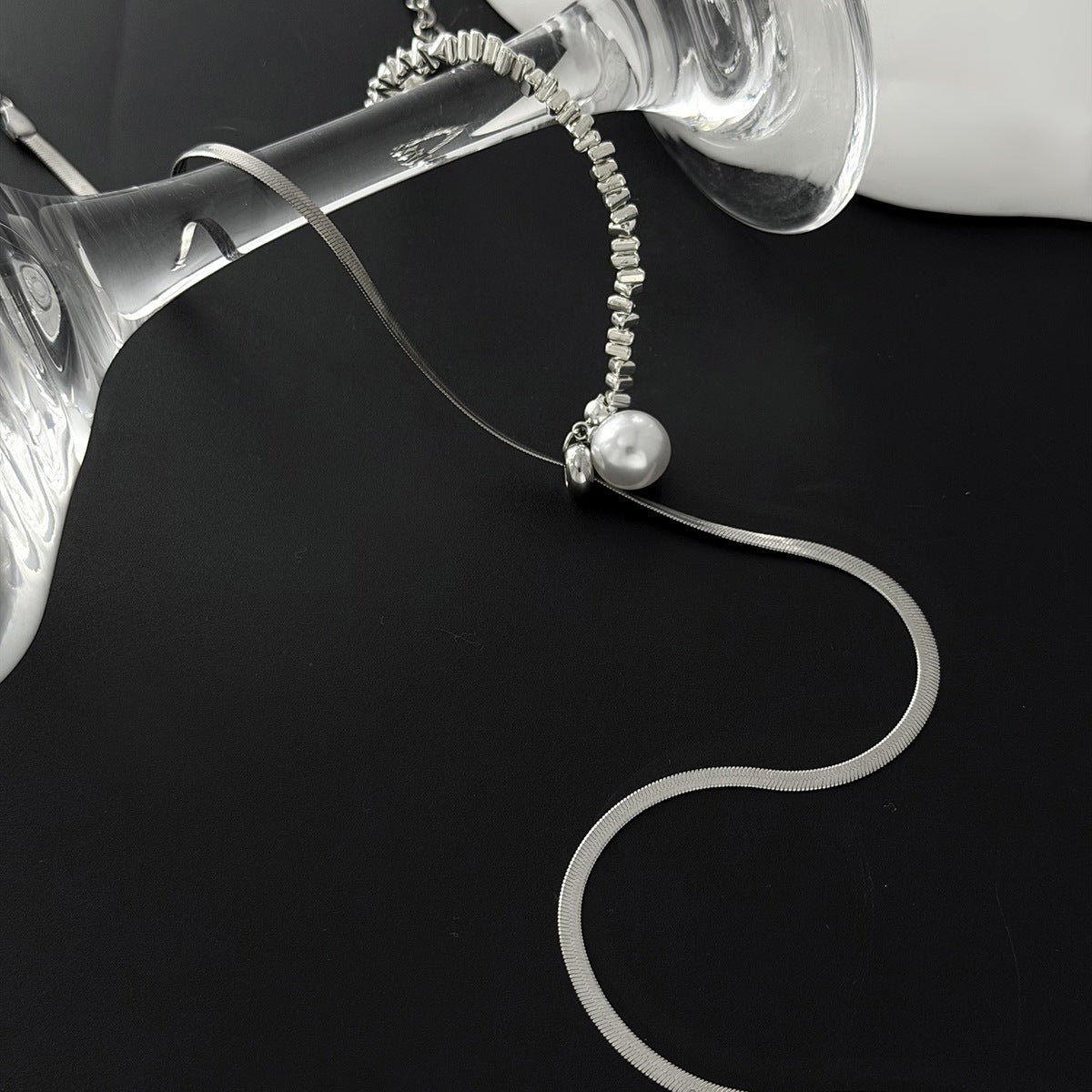 Temperament Imitation Pearl Clavicle Chain Geometric Stitching Snake Bone Necklace