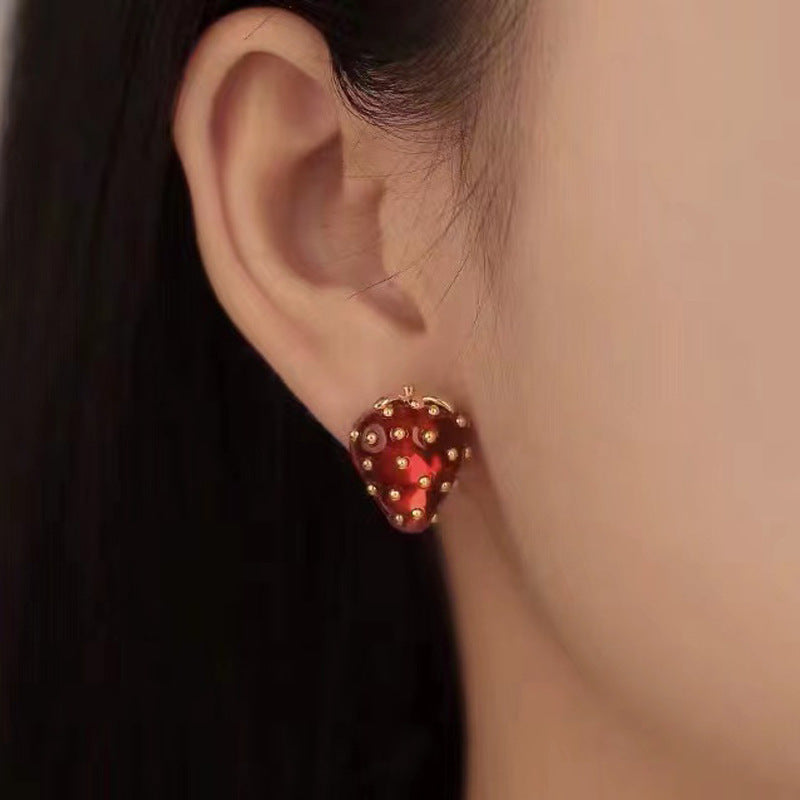 Style Retro Debutante Red Strawberry High-grade Special Interest Earrings