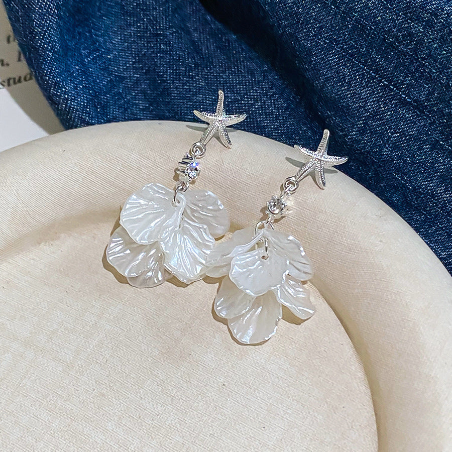 Women's Fresh Flower Pearl Light Luxury Temperament Fashion White Zircon Design Earrings