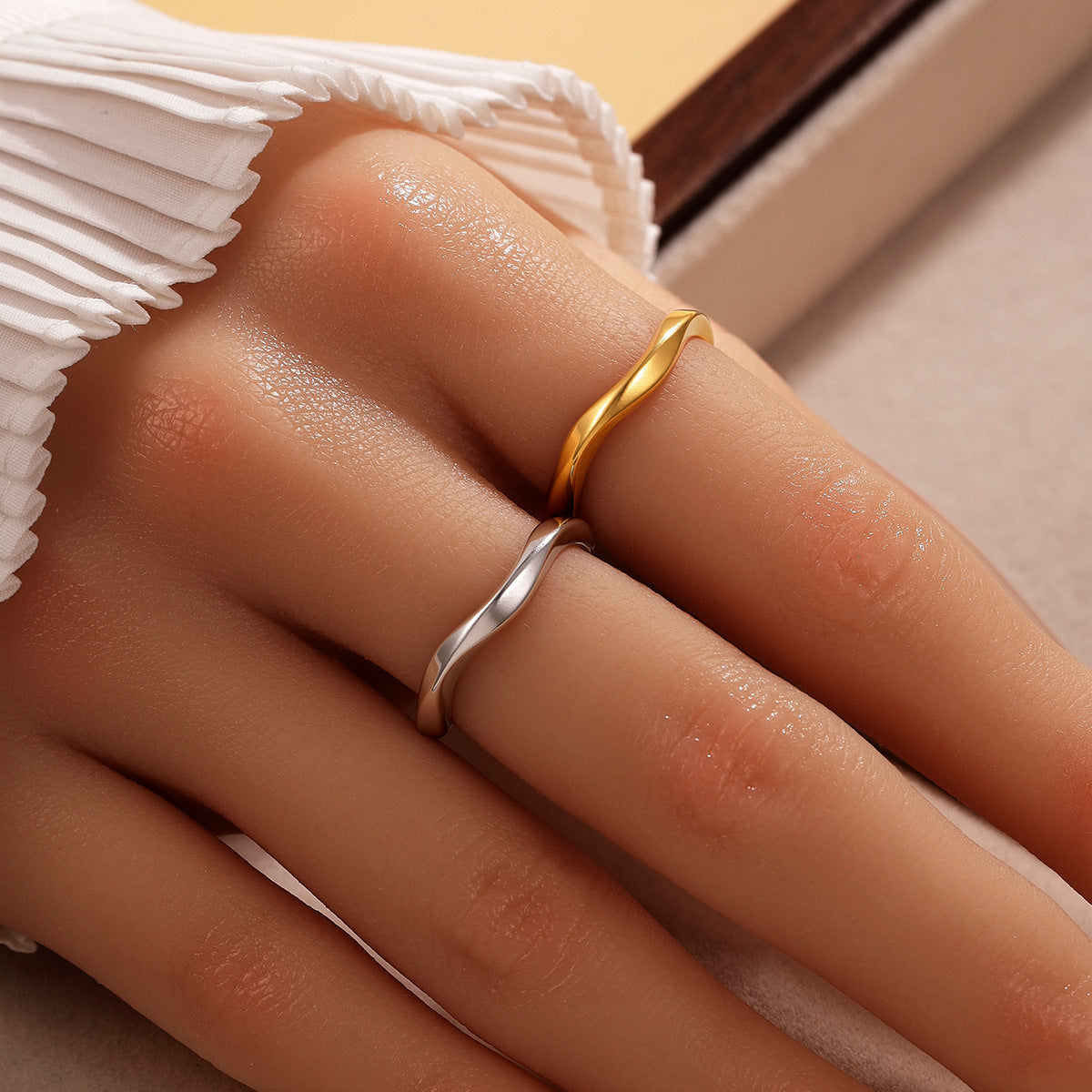 Personality Simple Style Mobius Strip Open Female Vacuum Ring