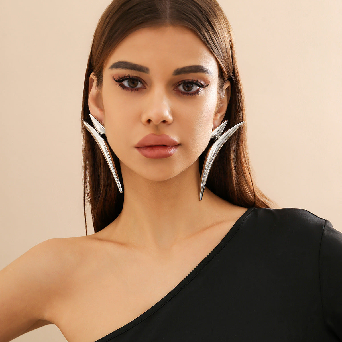 Women's Style Exaggerated Irregular Ear Punk Metal Fold Water Stud Earrings