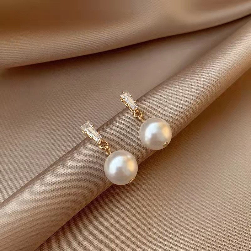 Women's Pearl French Minority Retro Affordable Luxury Stud Earrings