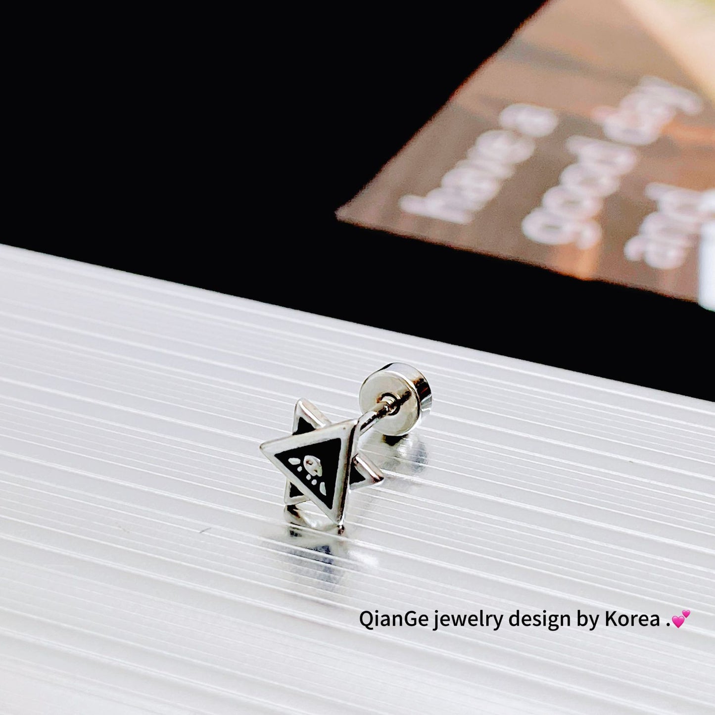 Unisex Style Personalized Hip Hop Pattern Single Ear Bone Screw Stud Earrings