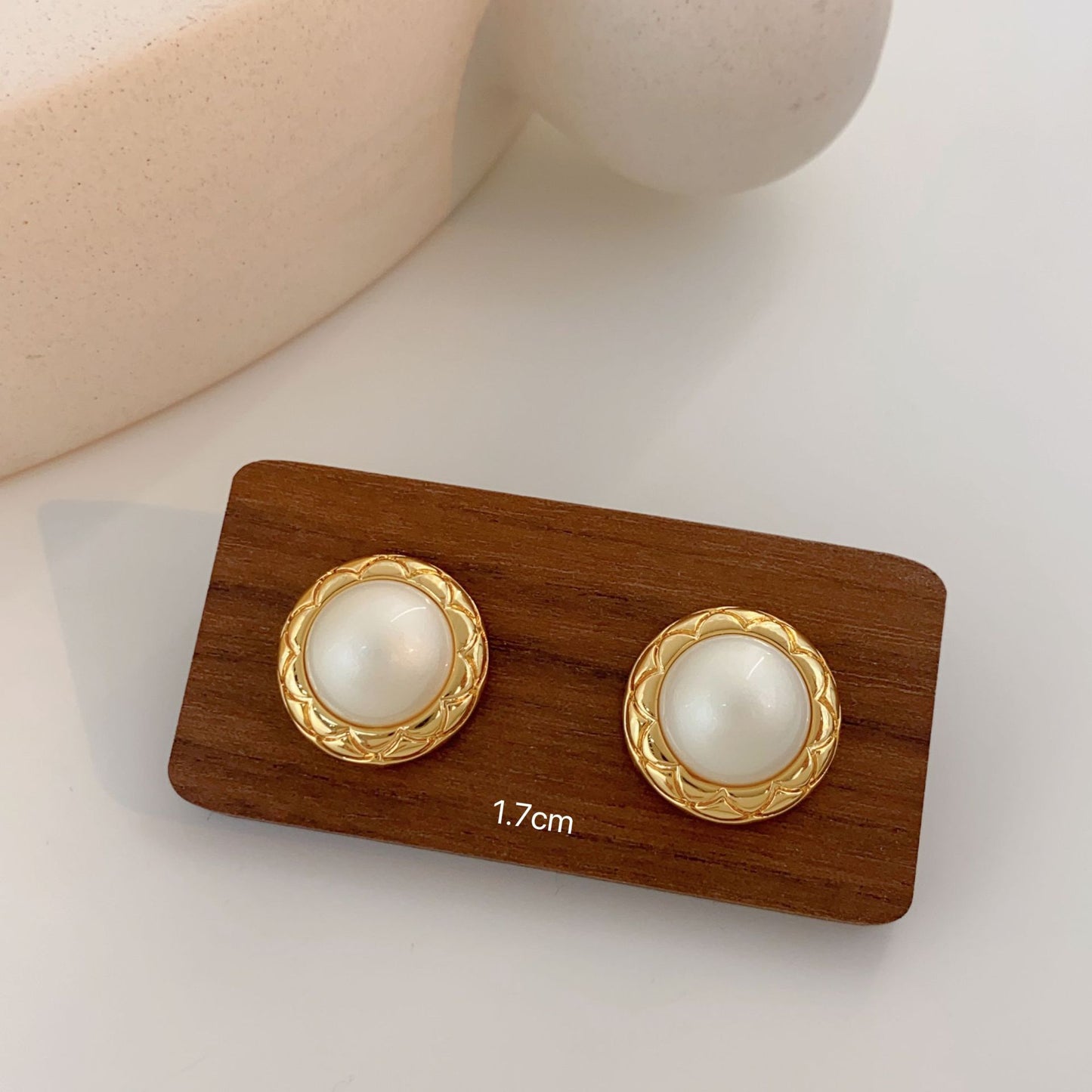 Women's Copper Gold-plated French Style Vintage Pearl Elegant Earrings