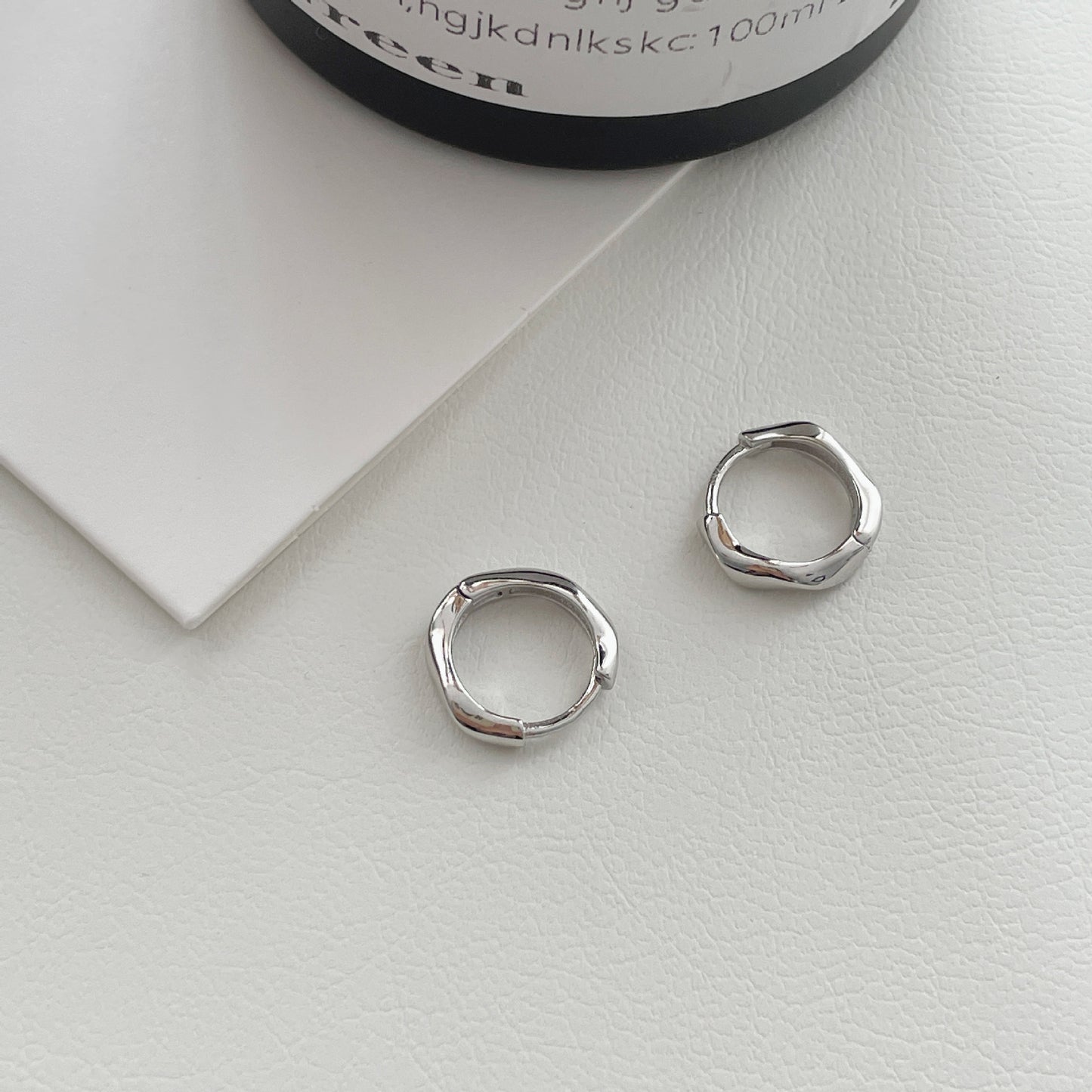 Luxury High-grade Twist Clip Geometric U-shaped Ear Buckle
