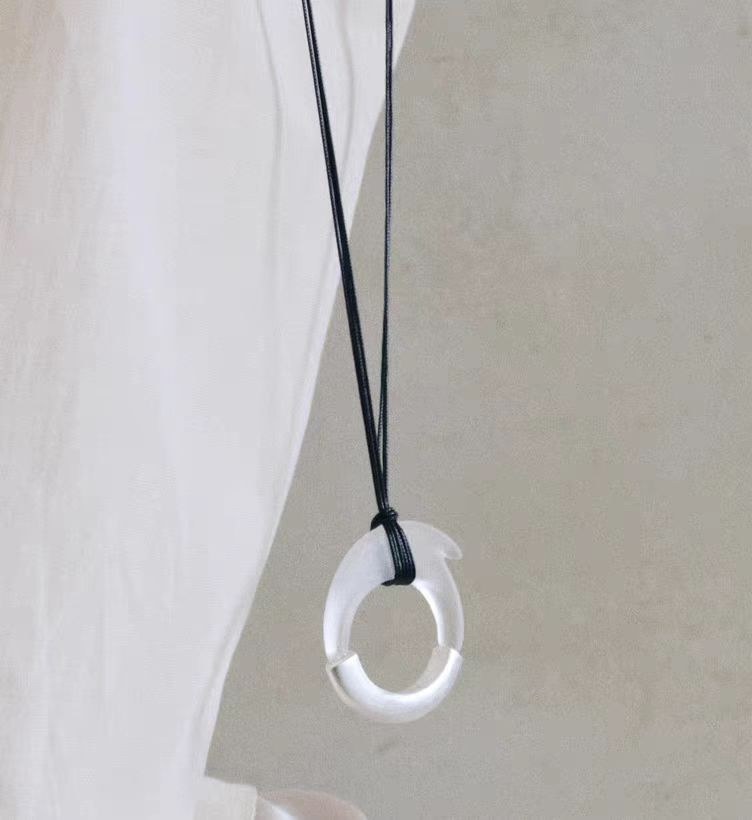 Women's Block Matte Long Simple Temperamental Retro Style Niche Design Necklace