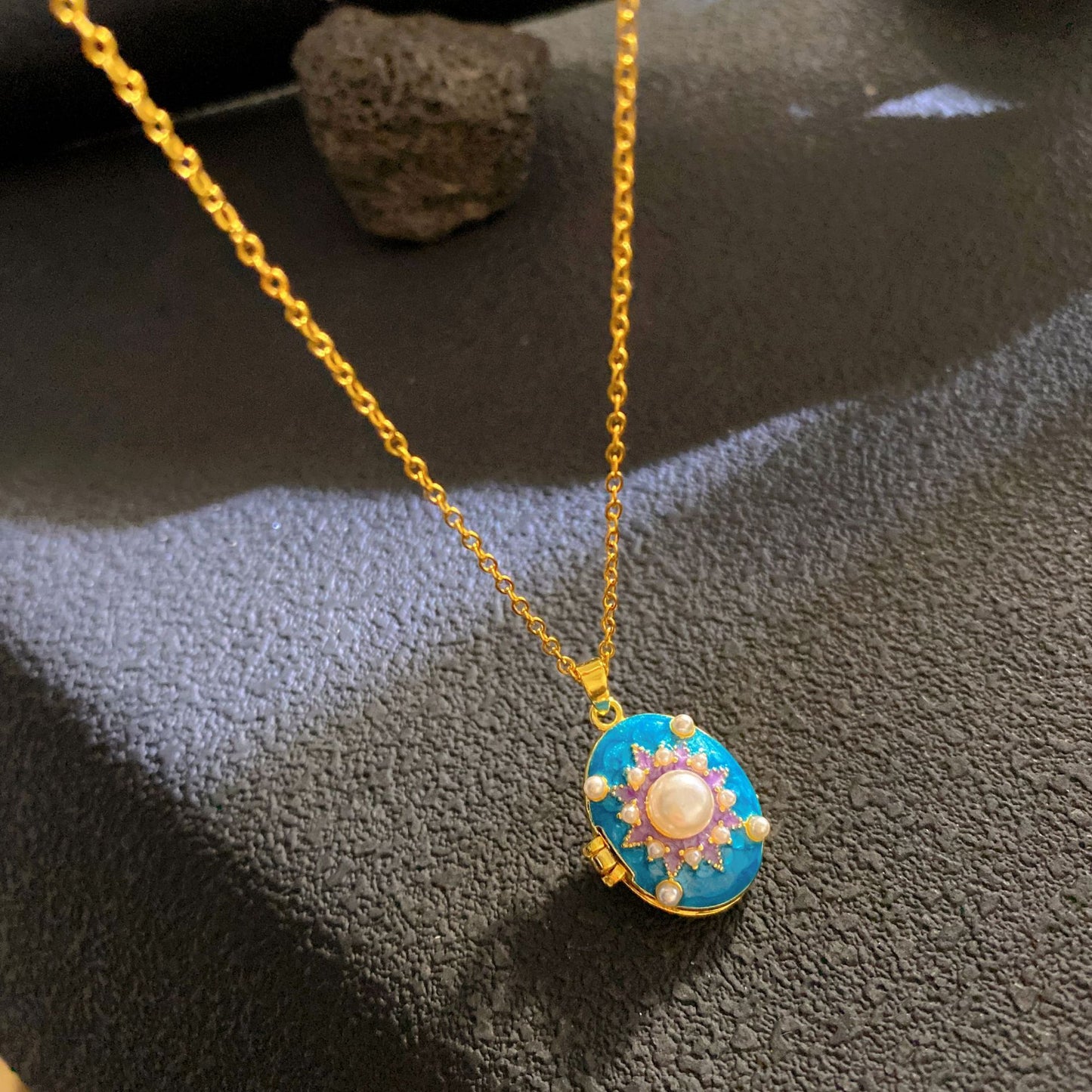 Women's Drip Glazed Box Fashion Shell Pearls Light Luxury Clavicle Pendants