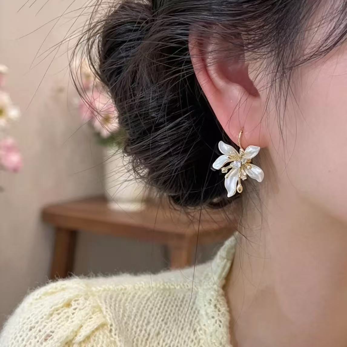 Flower Clips Super Beautiful Light Luxury High-grade Fashion Ear Buckle