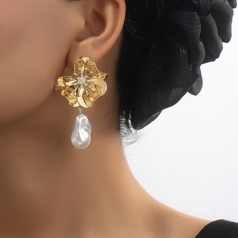 Women's Stylish Flower Elegant Street Shot Earrings
