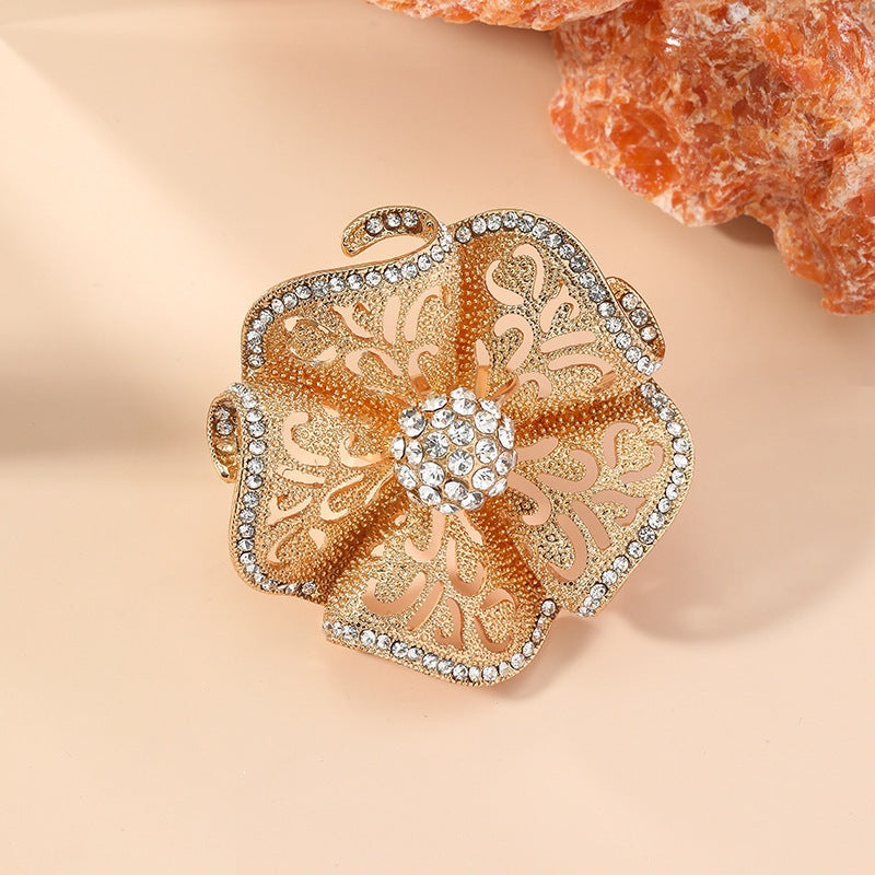 High-grade Flower Open Noble Elegance Retro Hollow Ring