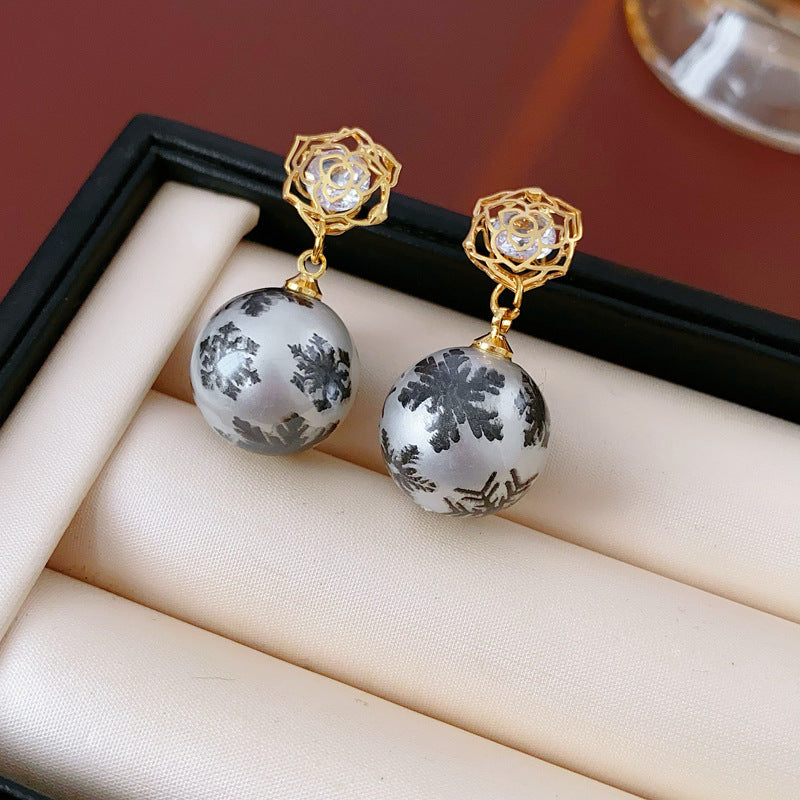 Cheese Pleated Fashionable Casual Style Ear Hook Earrings
