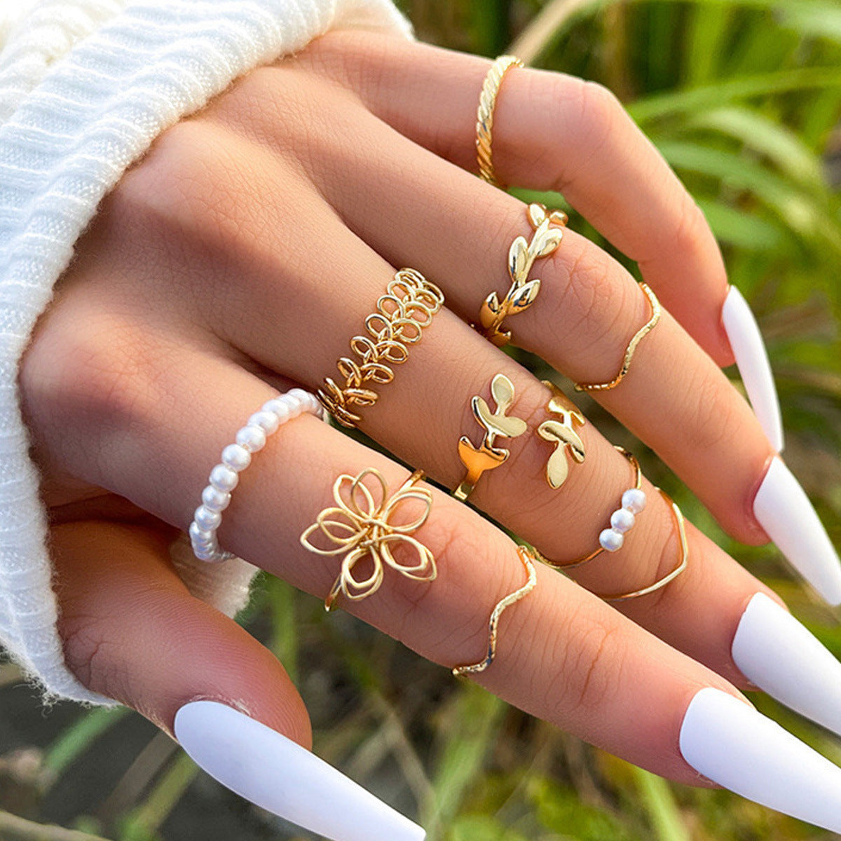Hollow Flower Simple Glossy Leaf Vine Rings