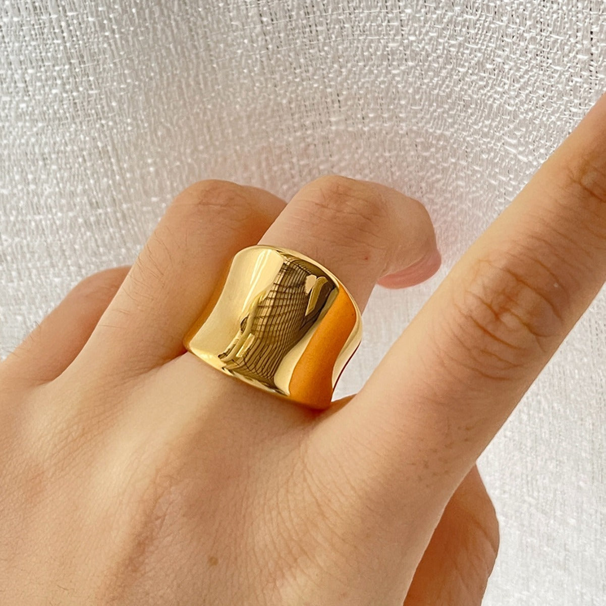 Women's Titanium Steel Wide Surface Real Gold Electroplated Glossy Simple Rings
