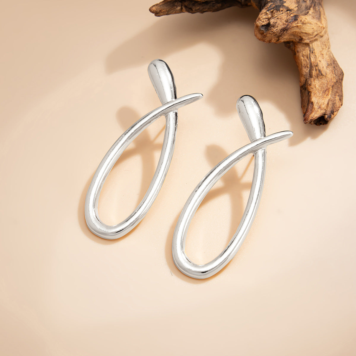 Women's Snake-shaped Twisted Long For Dignified Hollow Geometric Shaped Stud Earrings
