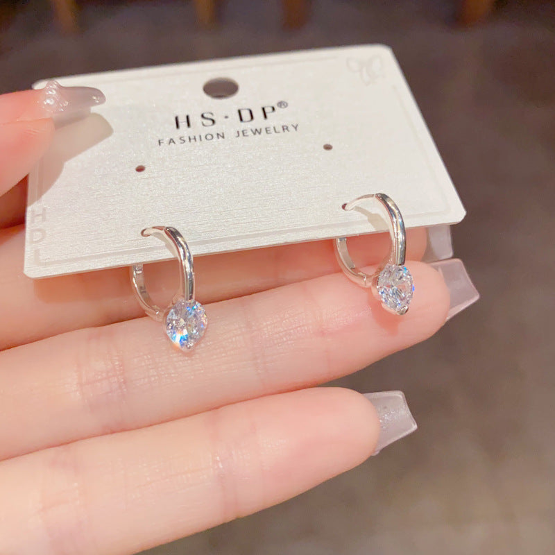 Women's Minimalist Design Thick Sier Zircon Pearl Clip Temperament Entry Lux Rings