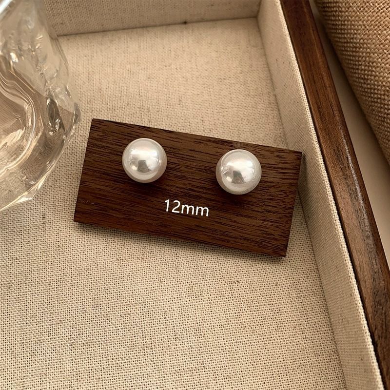 Women's Korean Style Metal Alloy Pearl High-grade Long Stall Light Stud Earrings