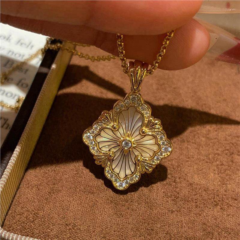 Women's Edition Opera Four-leaf Clover Gold-plated Fritillary Pendants