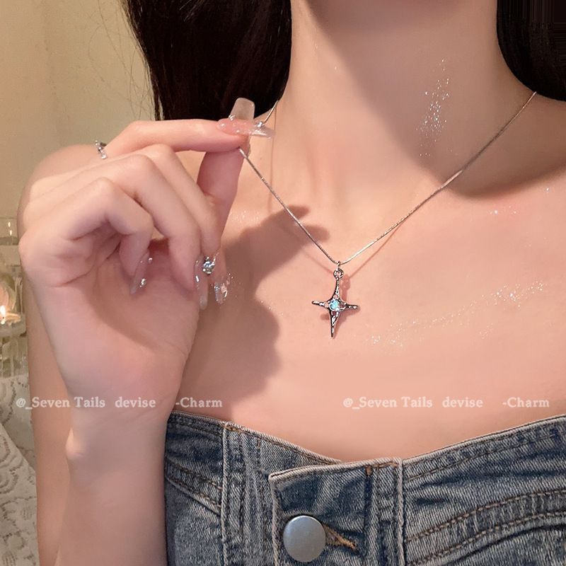 Women's Delicate Heart Light Luxury Graceful Fashionable Butterfly Clavicle Necklace
