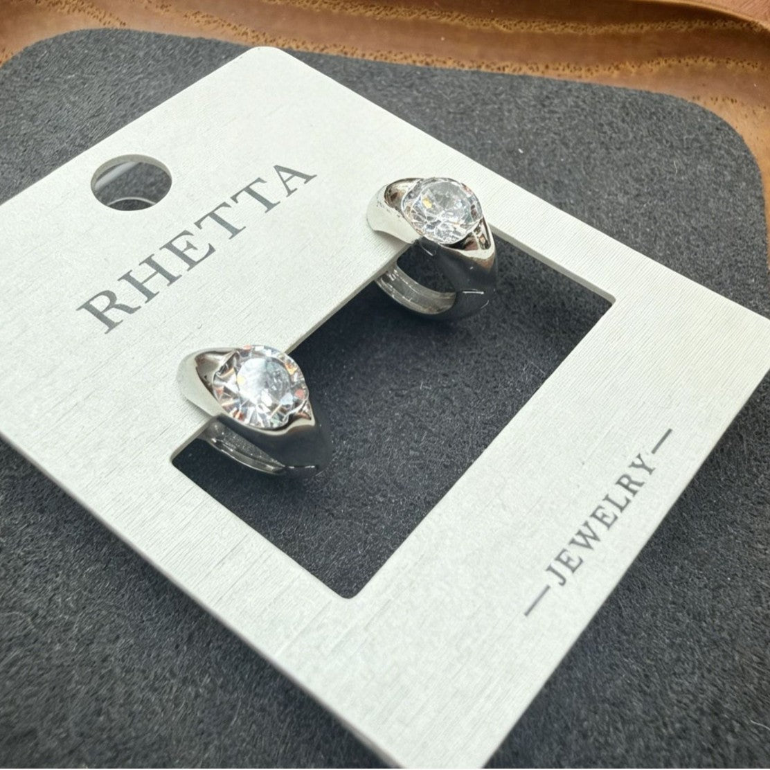 Women's Super Flash Zircon Clip High-grade Exquisite Elegant Romantic Fashionable Commuter Ear Buckle