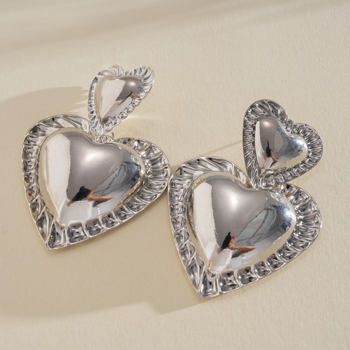 Geometric Cut Heart-shaped Oval Irregular Design Versatile Light Stud Earrings