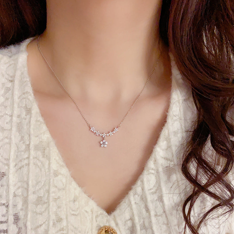 Women's Korean Exquisite Diamond Design High-grade Clavicle Necklaces