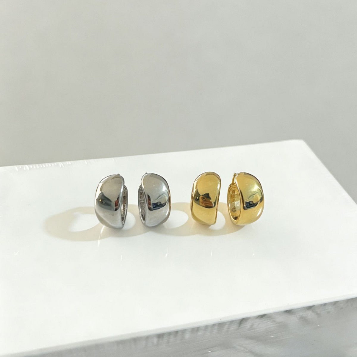 Women's Simple Ear Clip Light Luxury High-grade Commute Earrings