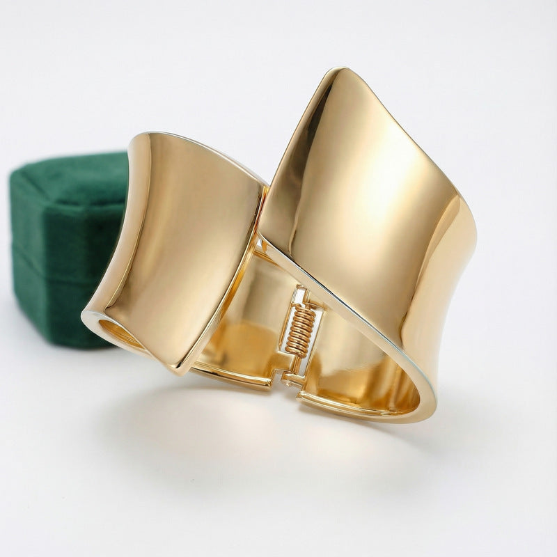 Women's Fashion Luxury Elegant Vacuum Plating Light Bracelet