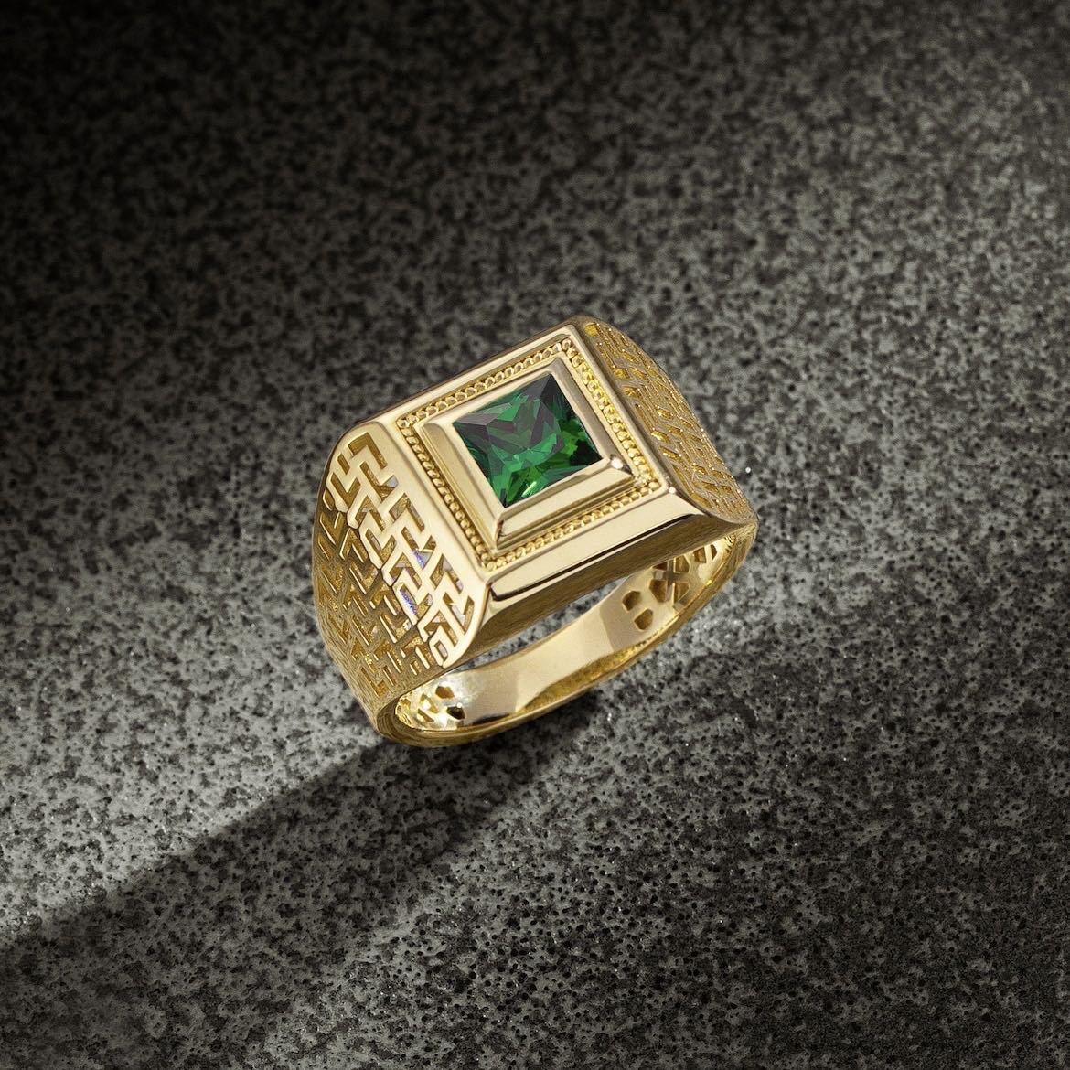 Men's Gold-plated Simple Fashion Square Diamond Green Zircon Rings