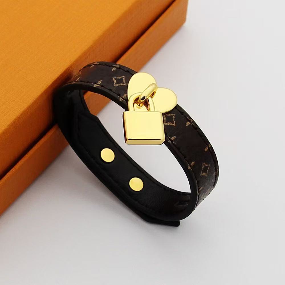 V's Four-leaf Clover Presbyopic Leather Couple Simple Bracelet