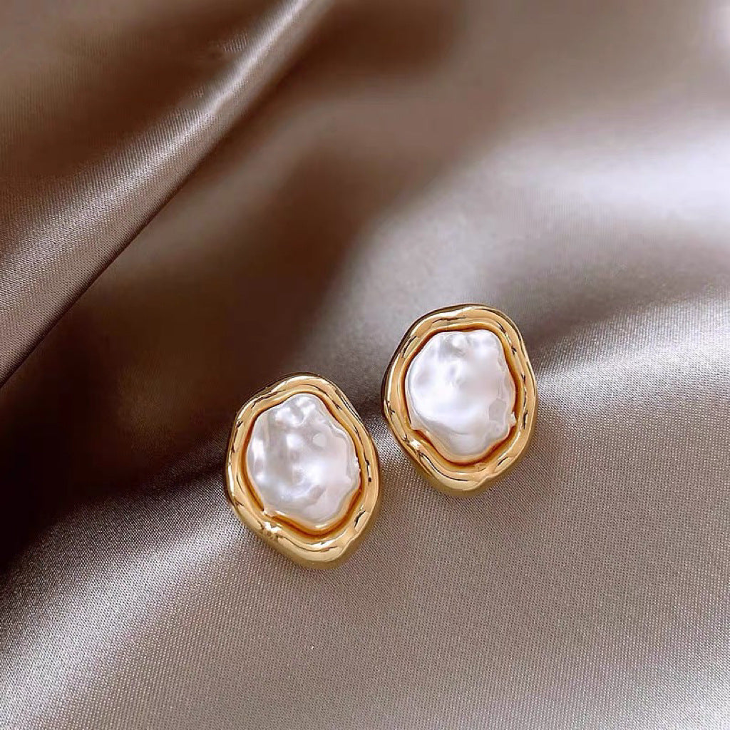 Women's Pearl Flower Fashionable High-grade French Entry Earrings