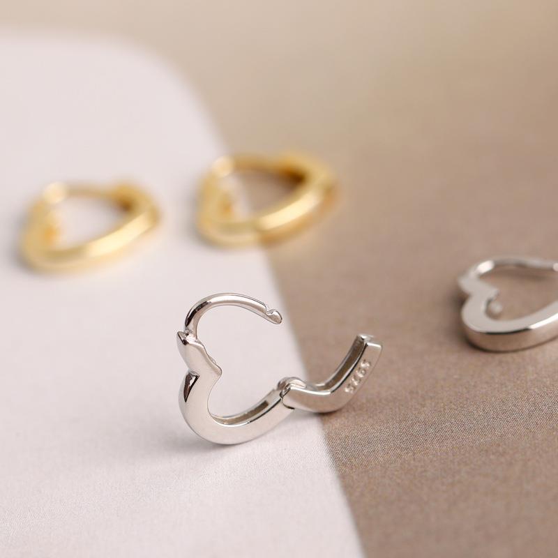 Golden Light Luxury Fashion Heart-shaped Small Ear Buckle