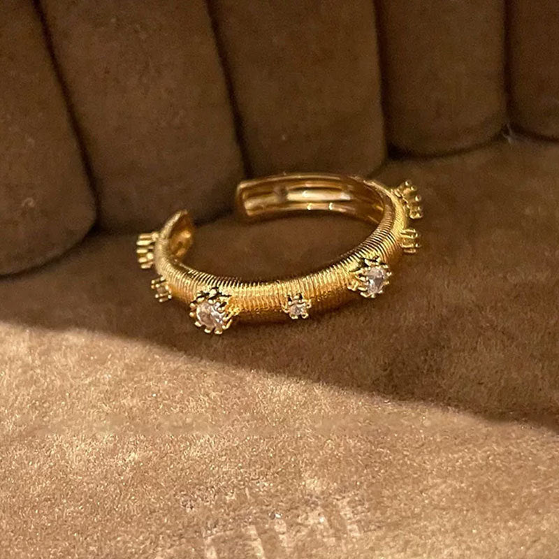 Vintage Court Style Textured Zircon Golden Rings