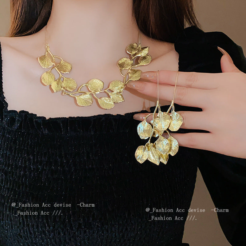 Leaf Chain Pull Personality Fashion Short Necklaces