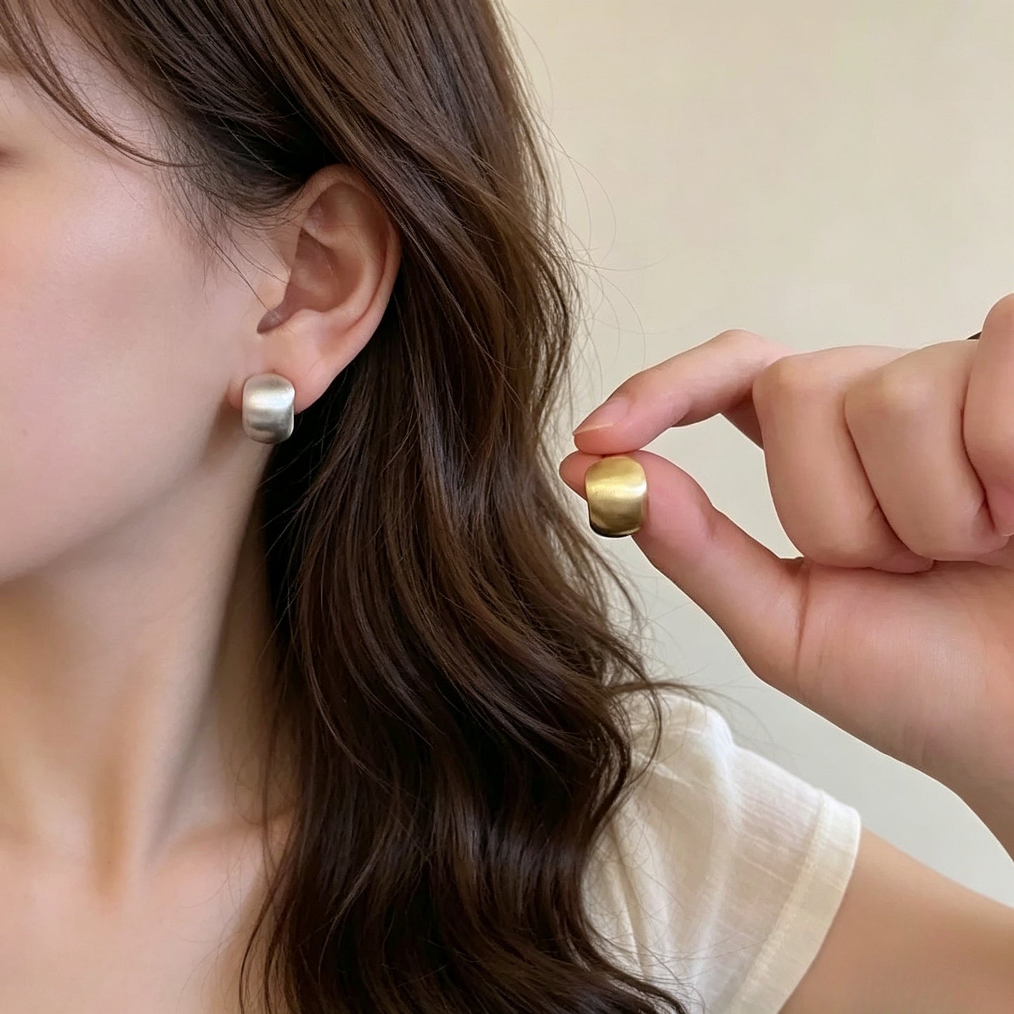 Women's Copper Gold-plated Small Bean Metal Matte Brushed Minimalist Commuter Stud Earrings