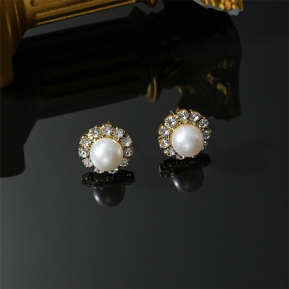 New High-grade Refined Rhinestone Pearl Design Earrings