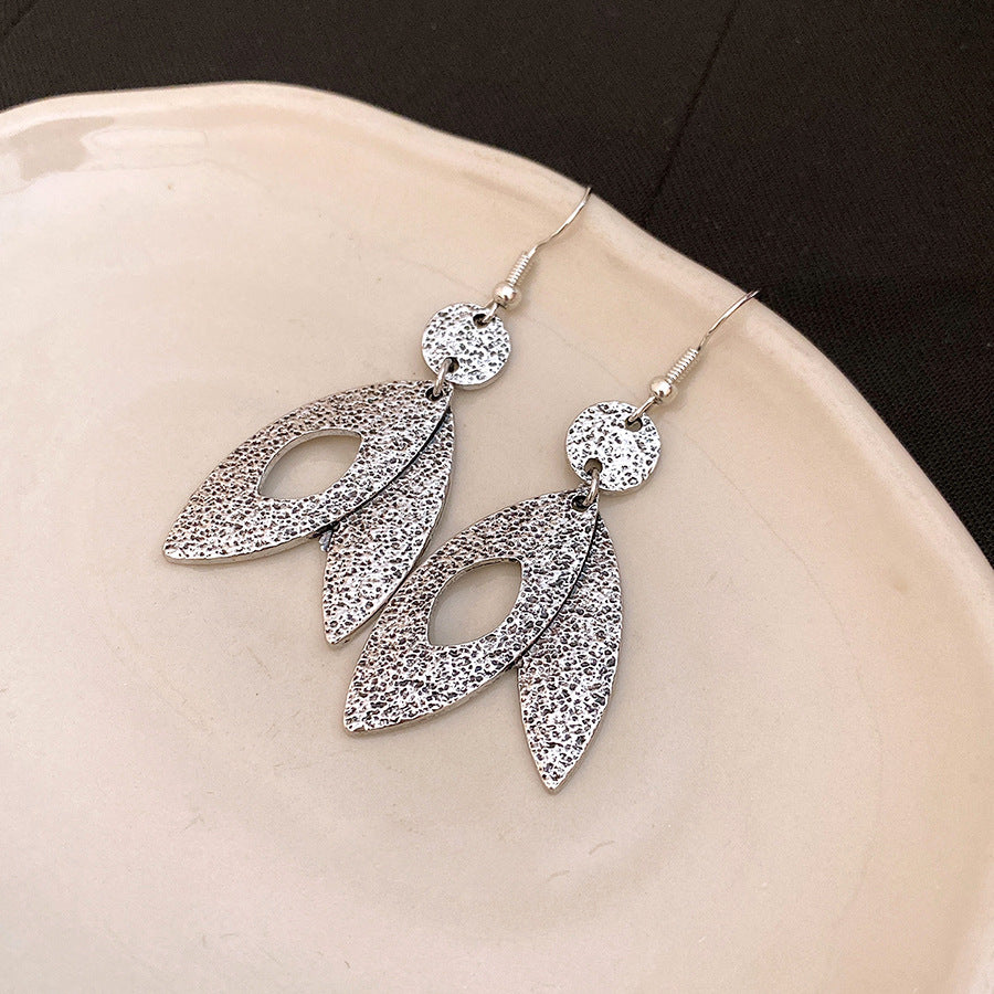 Women's Needle Round Curved Geometric Ear Retro Personalized Temperamental Light Luxury Earrings